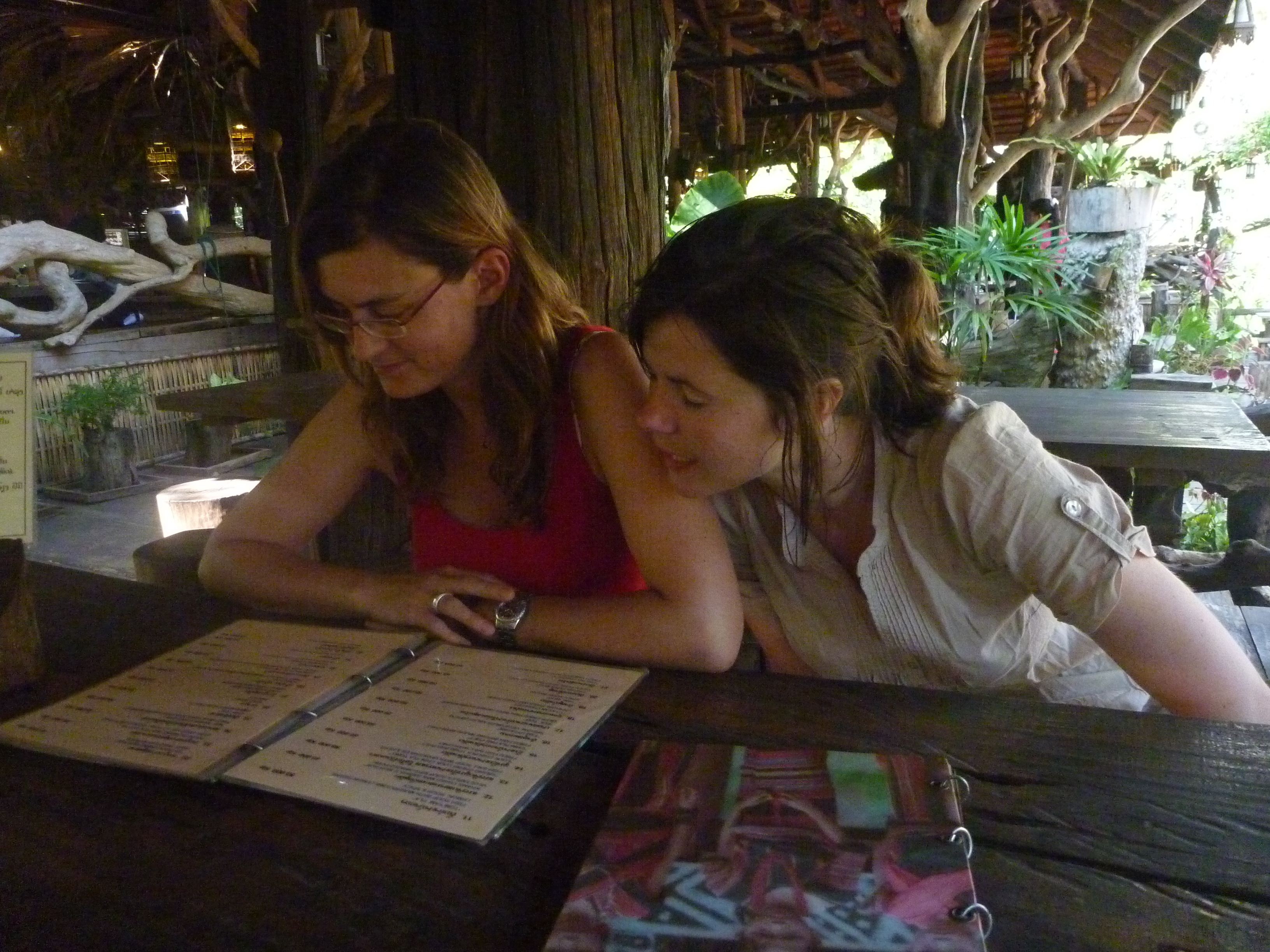 Marta and Lea sitting at the table, reading menus